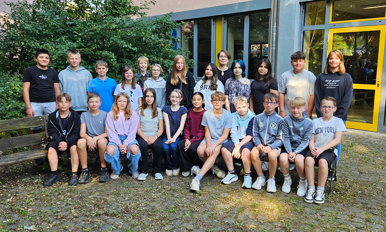 Die Klasse F6a mit Frau Debus
