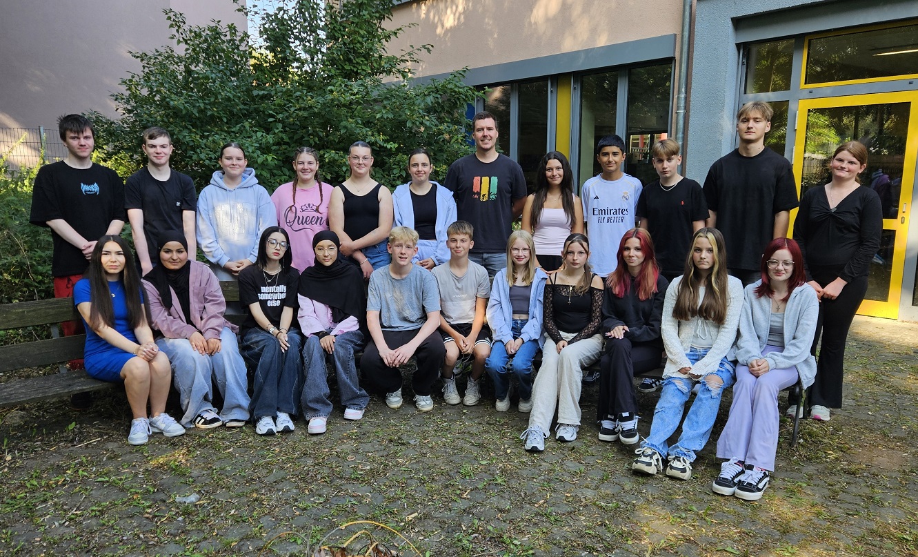 Die Klasse H8b mit Herrn Koch