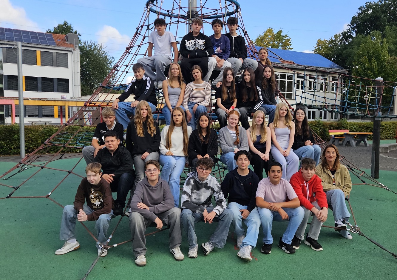 Die Klasse R8a mit Frau Özen